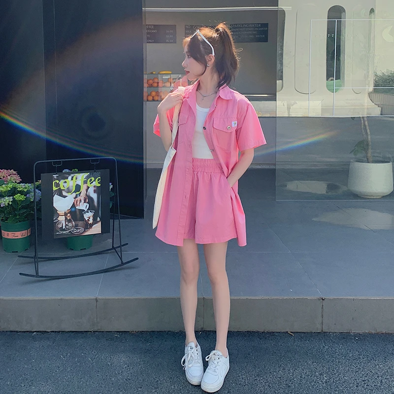 粉色衬衫套装女夏季2025新款多巴胺穿搭个性休闲小个子短裤两件套