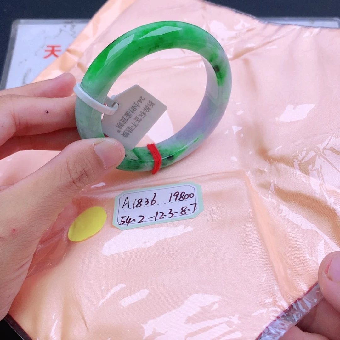 翡翠手镯未镶嵌我