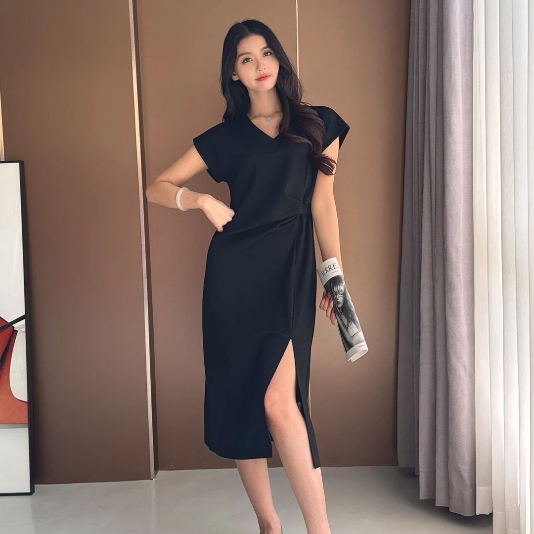 法式连衣裙女黑色休闲V领2025新款夏高腰显瘦针织开叉A字裙中长款