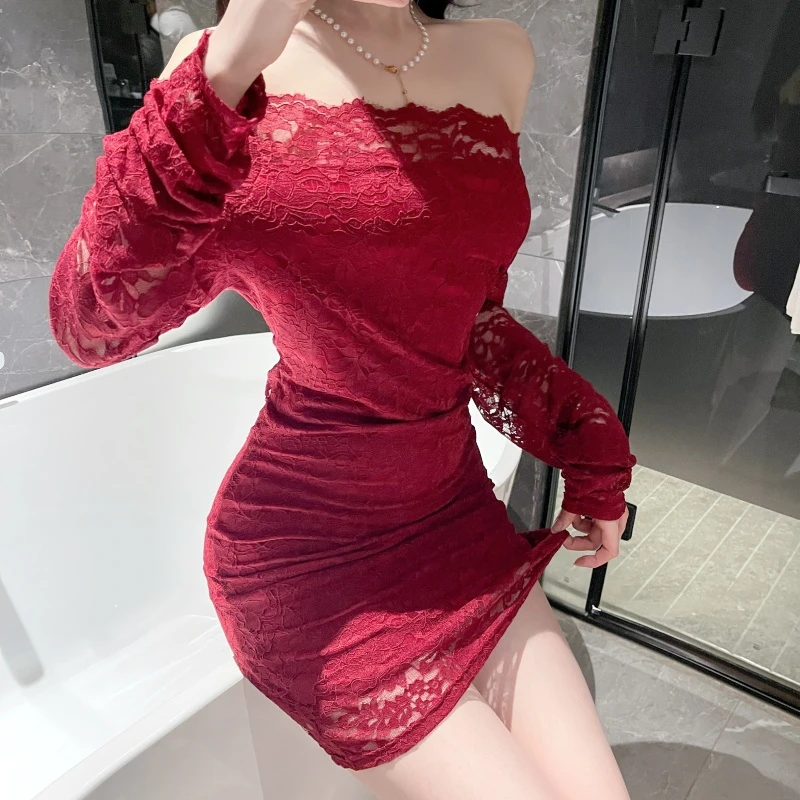 性感纯欲一字肩连衣裙女秋冬新款修身显瘦喇叭袖镂空蕾丝包臀裙女