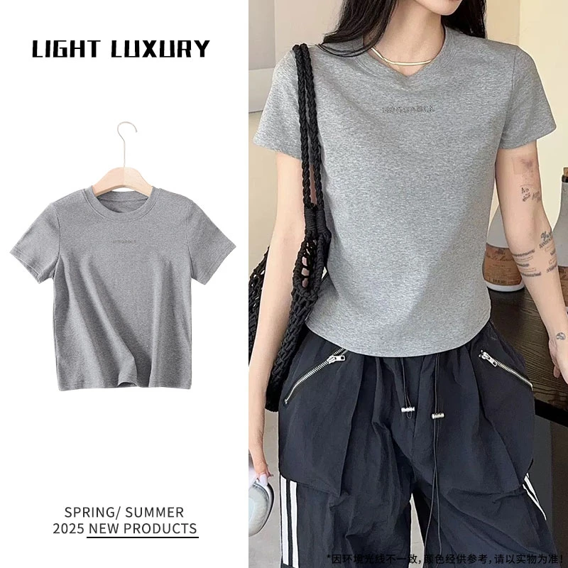 “视觉上的松弛感”双纱高密棉闪钻标语正肩修身T恤女FYZ-8823
