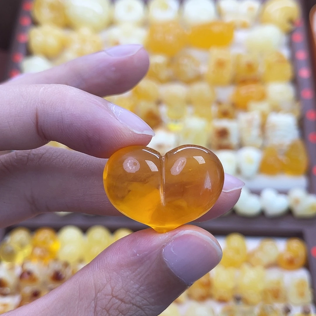 裸石琥珀未镶嵌屁桃