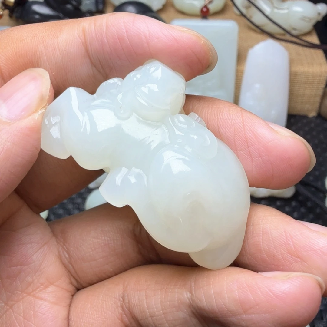 未镶嵌和田玉挂件