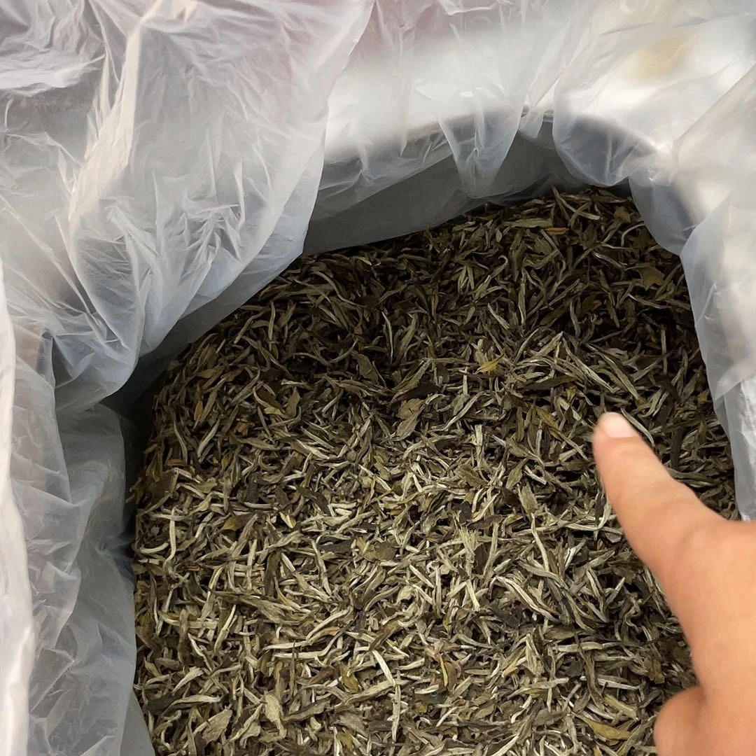 搪瓷杯子里还有很多东西