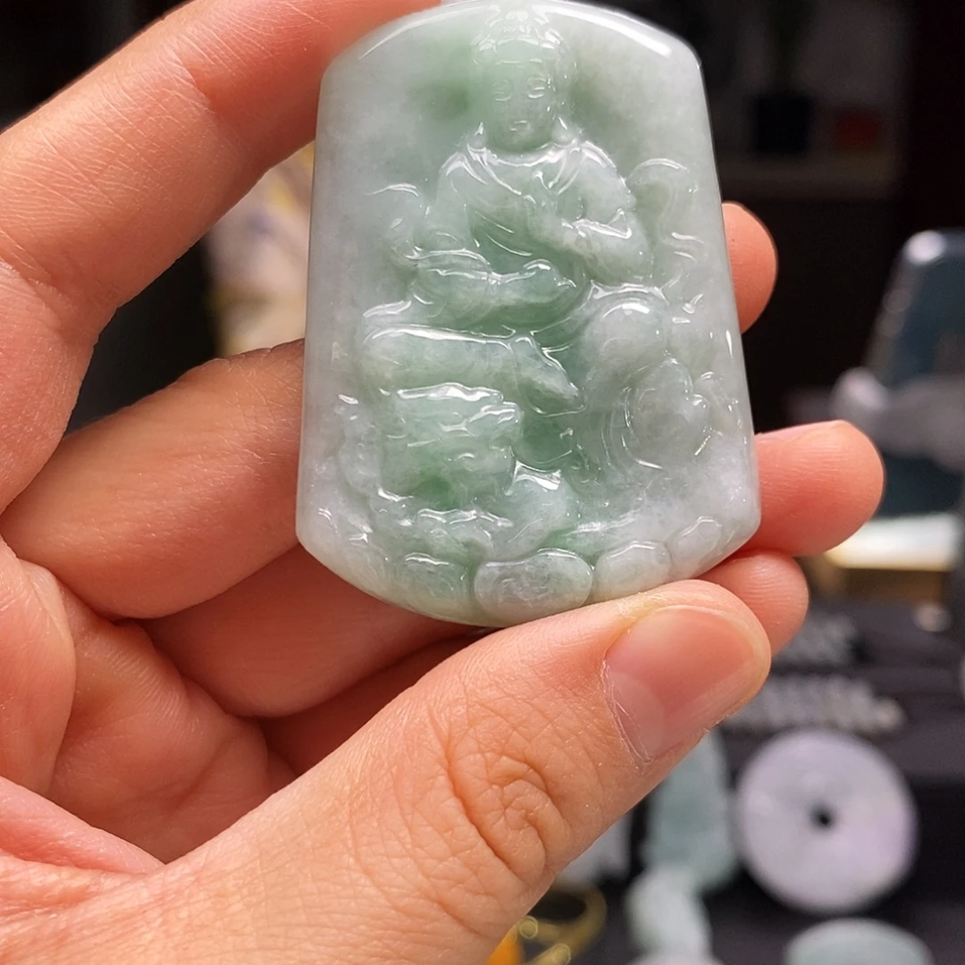 翡翠未镶嵌颈饰文殊