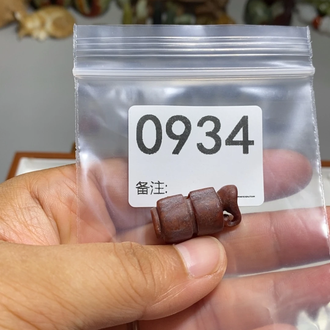 颈饰未镶嵌透闪石质玉玉*贝