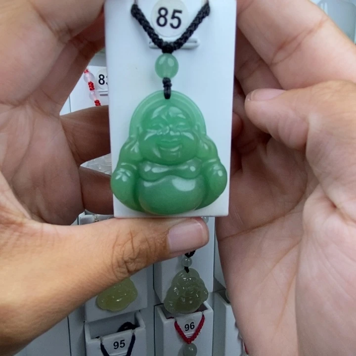 豆***芽石英质玉未镶嵌颈饰