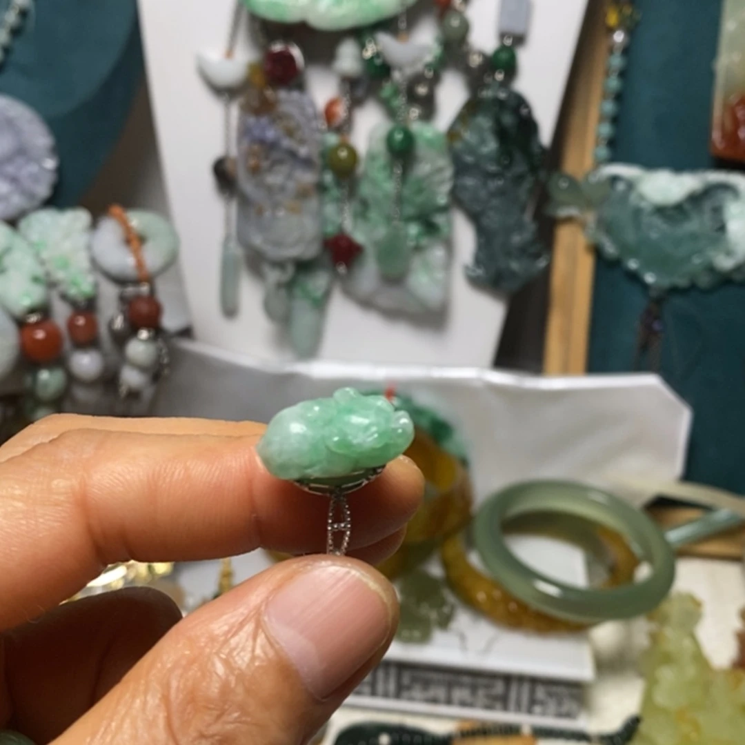 【闪购商品】翡翠吊坠(赠链)未镶嵌