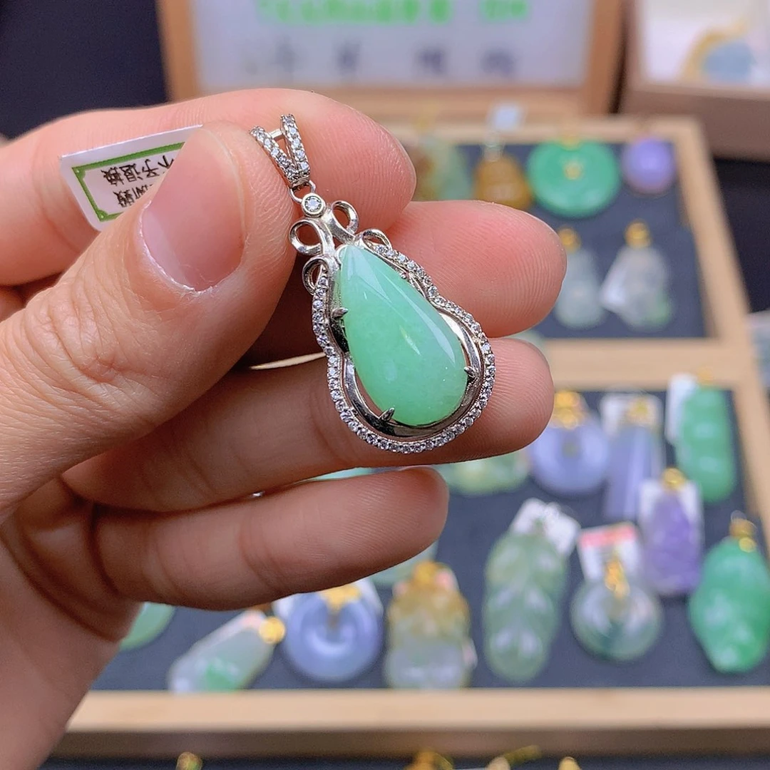 翡翠颈饰未镶嵌翡翠