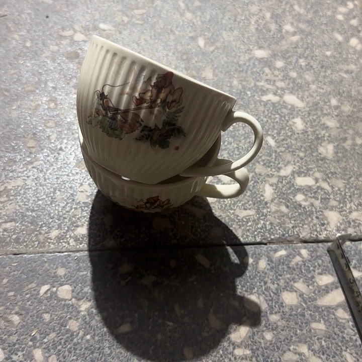 瓷片陶瓷盘子碗啥都有