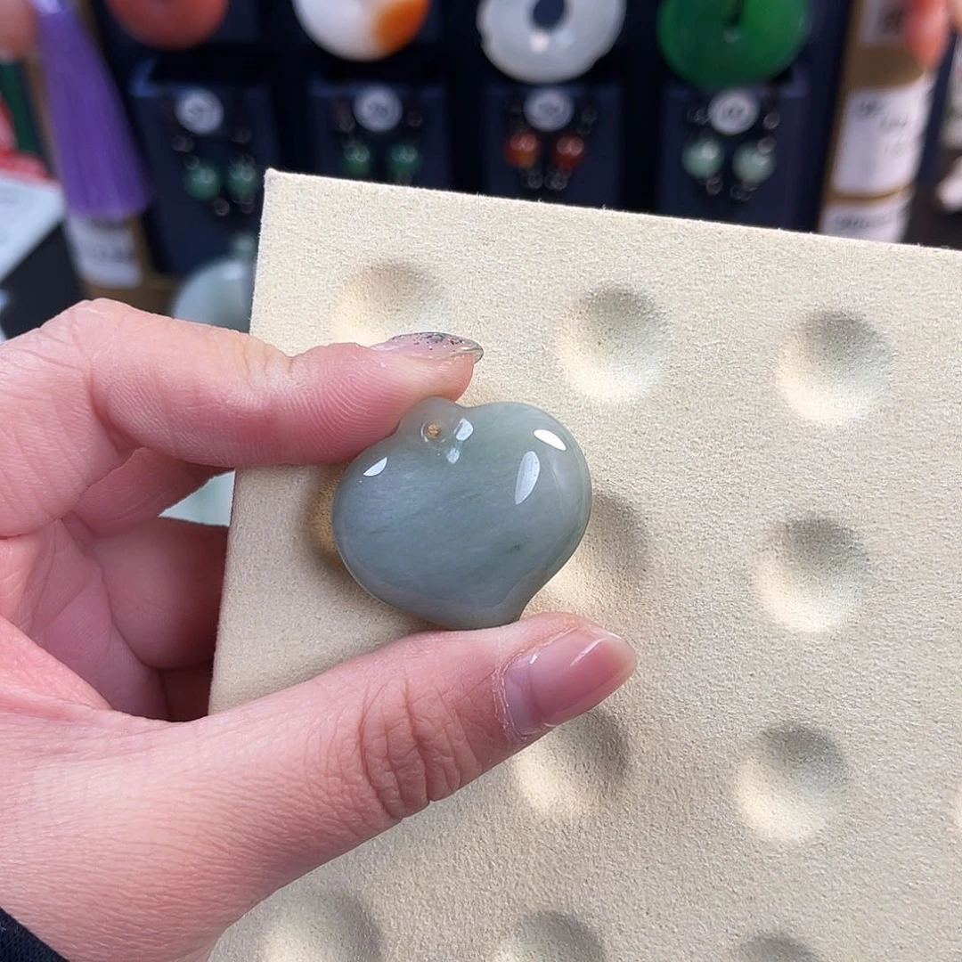 颈饰未镶嵌石英质玉玉*花