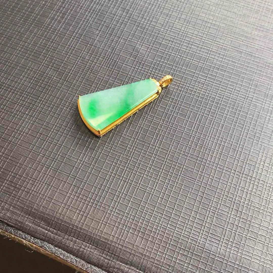 翡翠颈饰18K金镶嵌翡翠