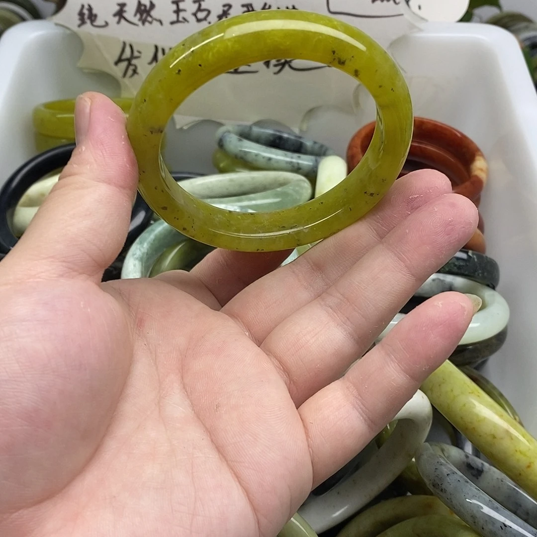 蛇纹石玉未镶嵌手镯