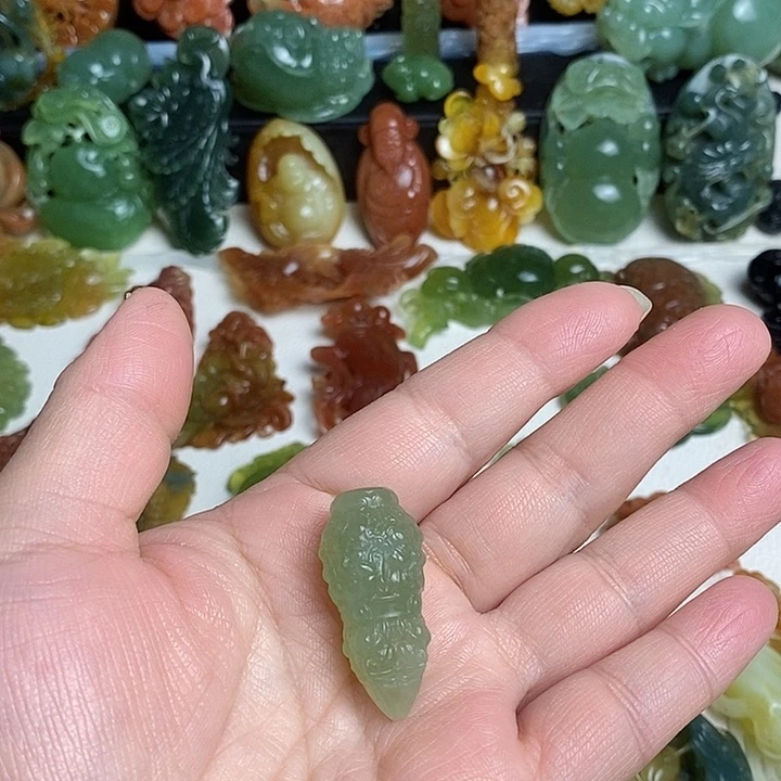 未镶嵌蛇纹石玉颈饰