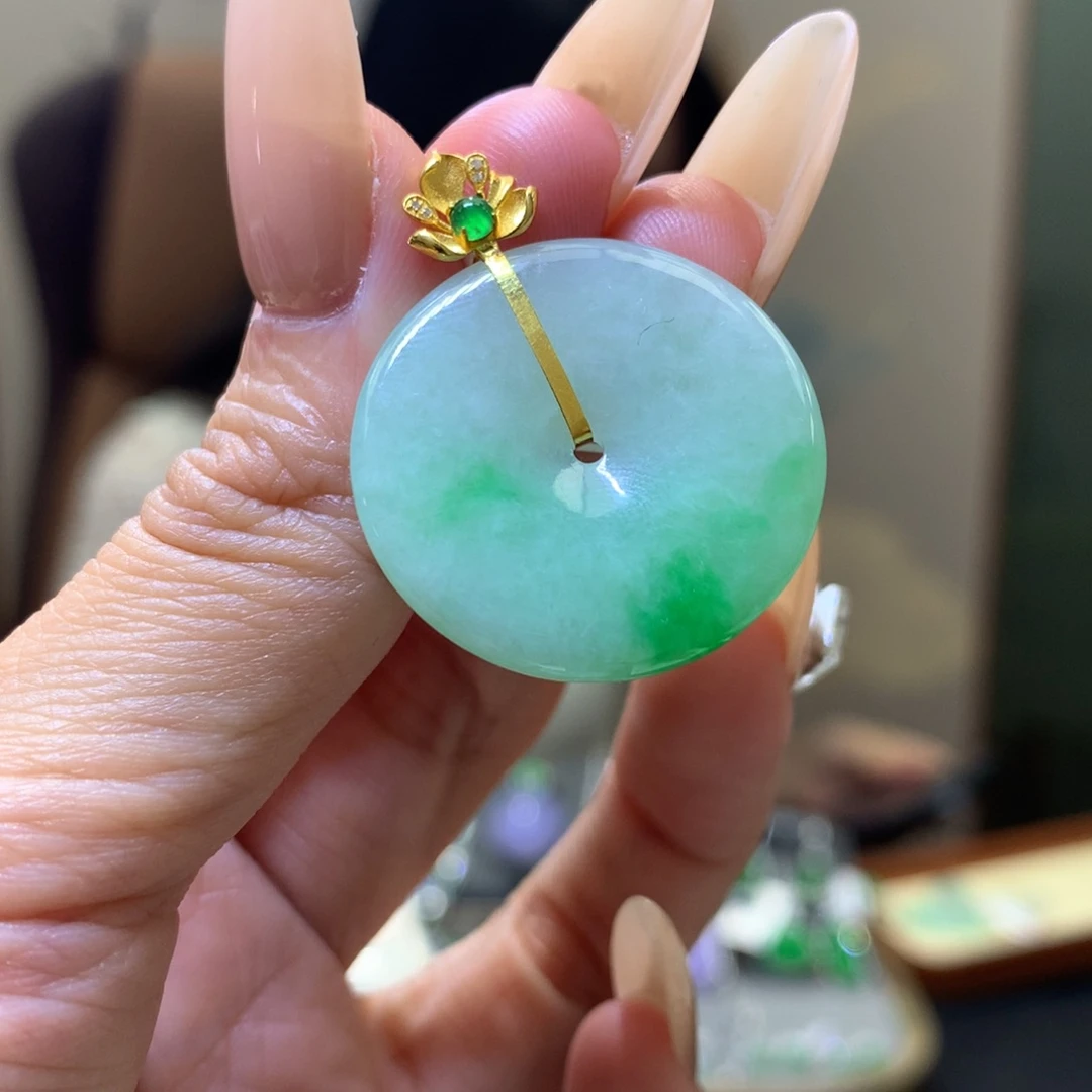 颈饰18K金镶嵌翡翠