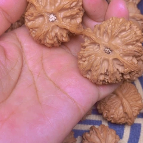 【闪购商品】文玩核桃吊坠天**房苹果44