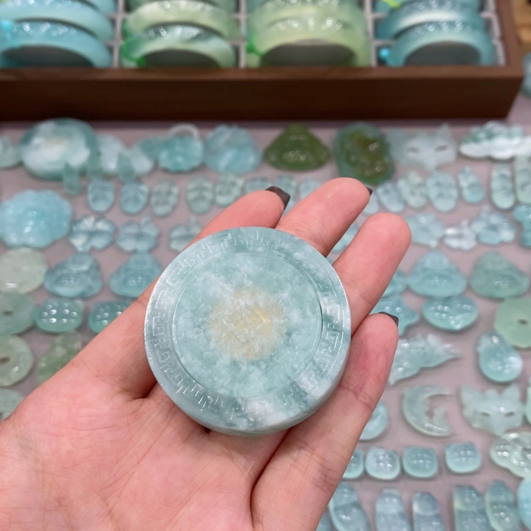 未镶嵌蛇纹石玉颈饰
