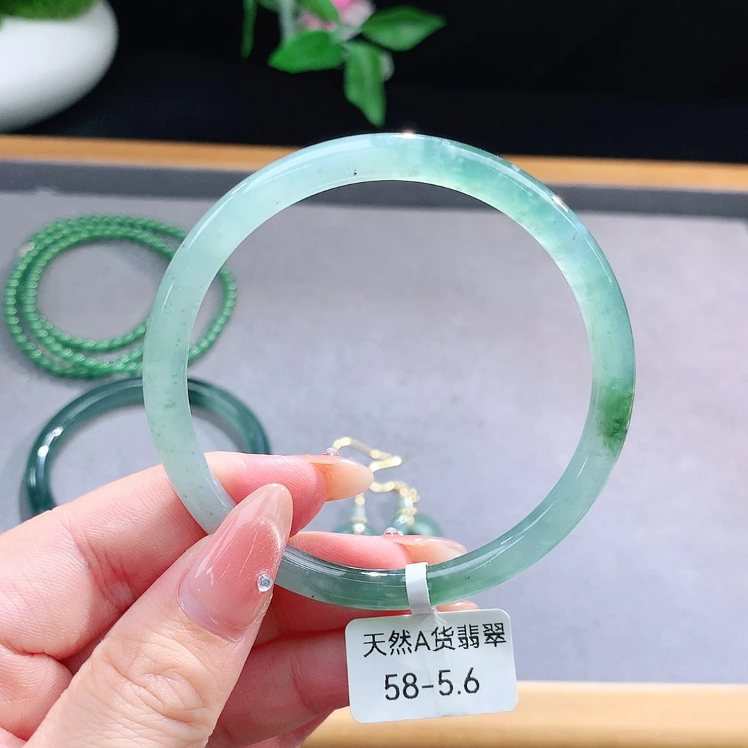 未镶嵌手镯（圆镯）翡翠