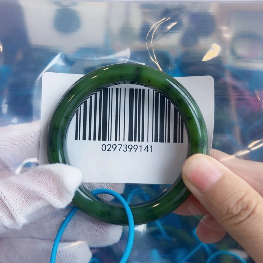 和田玉手镯未镶嵌微瑕5455