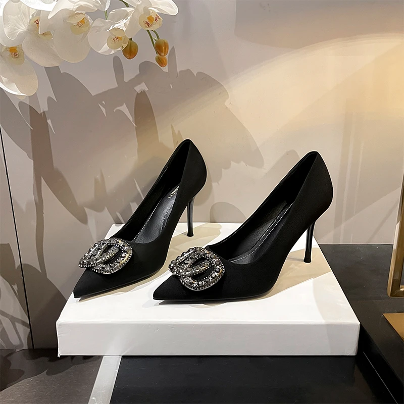 法式尖头水钻高跟鞋女2025新款细跟气质不累脚大码黑色职业单鞋女