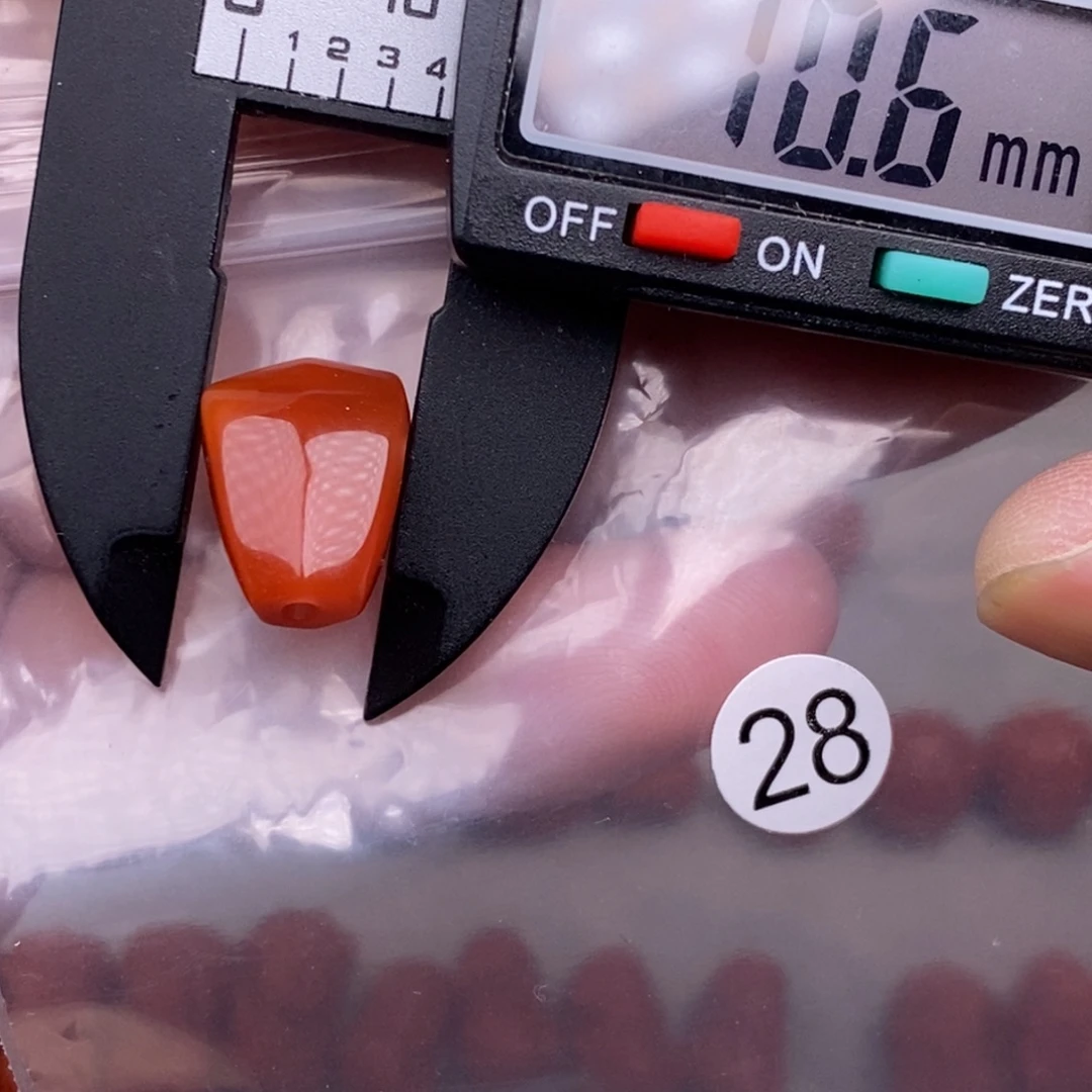 觀***己南红玛瑙未镶嵌配饰有瑕疵