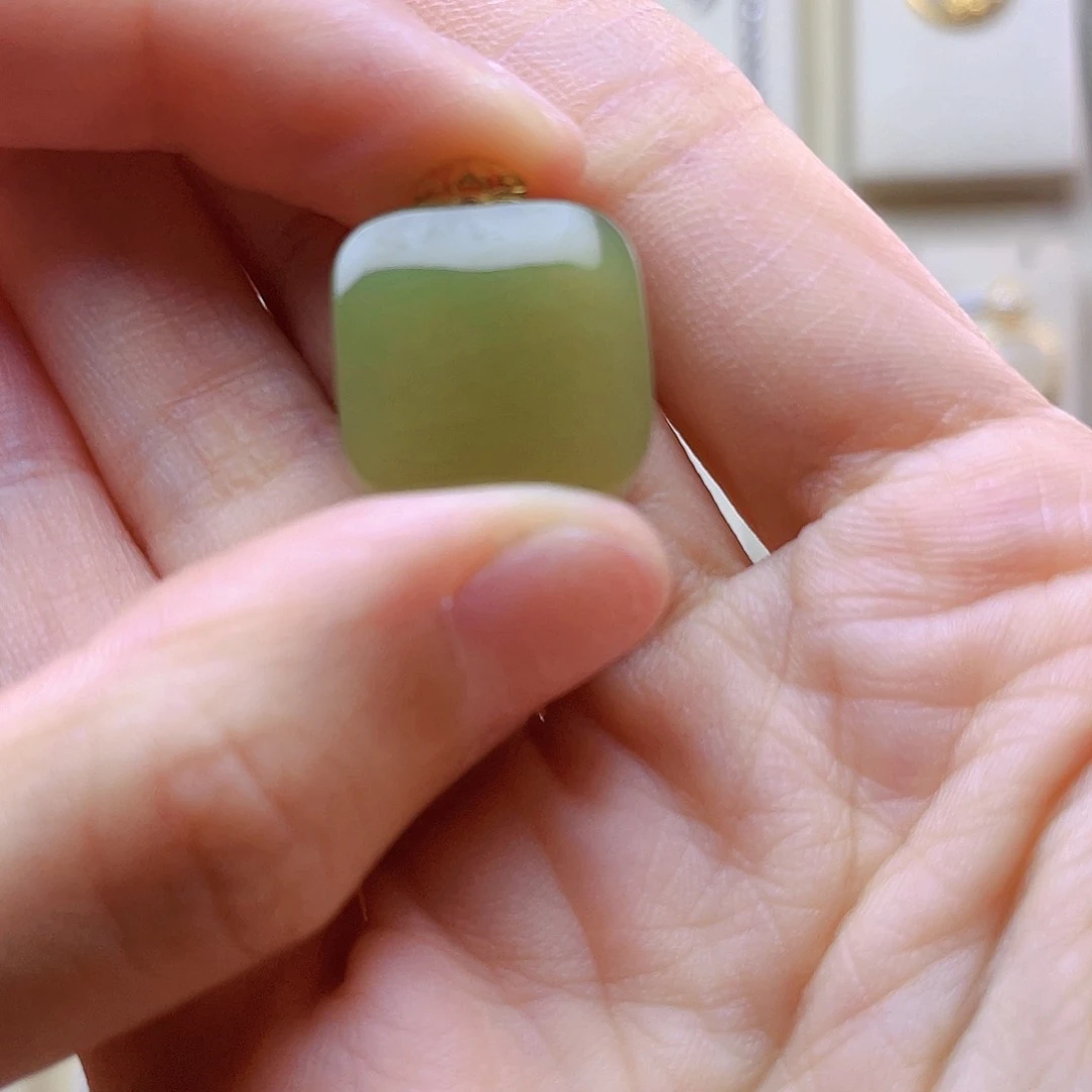 和田玉18K金镶嵌吊坠(赠链)少**甜