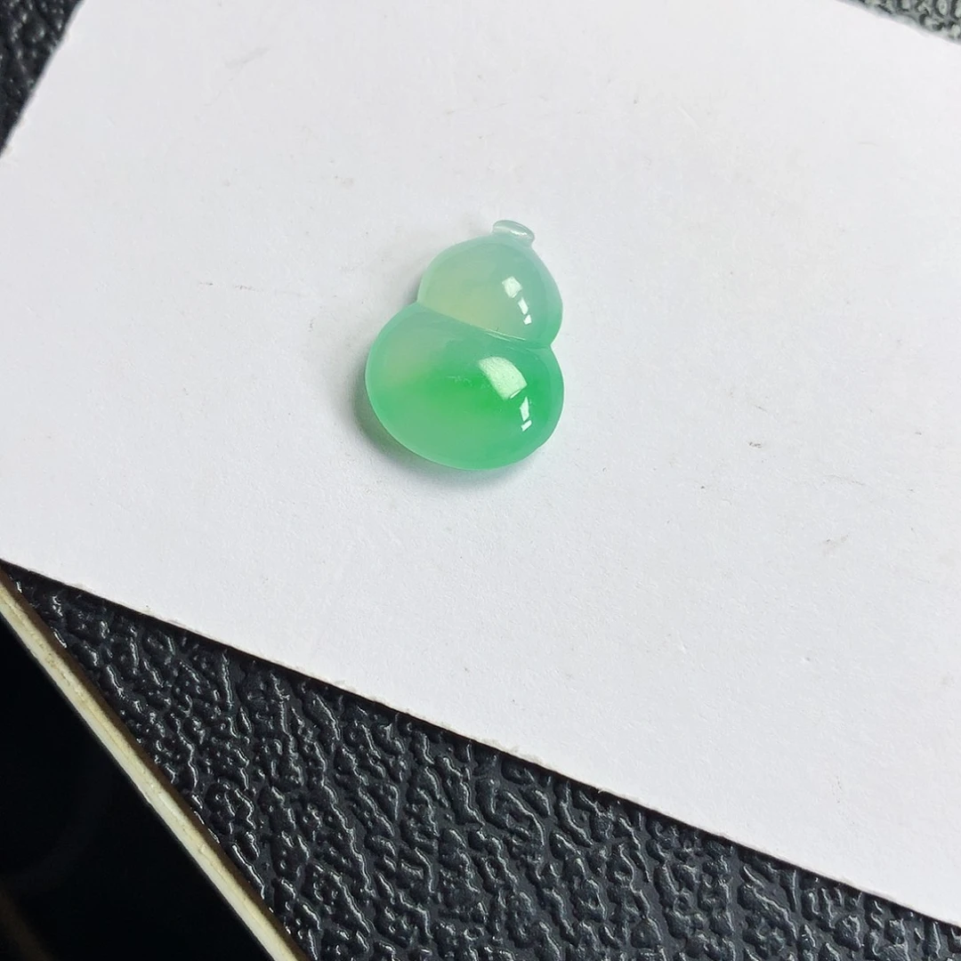 翡翠未镶嵌吊坠(不含链)葫芦