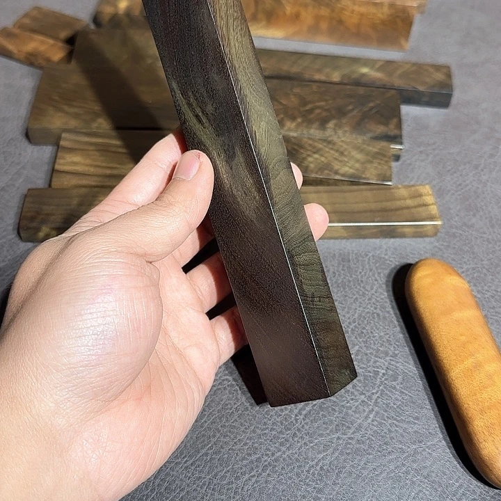 鋼****阴沉木直播间一物一拍截图