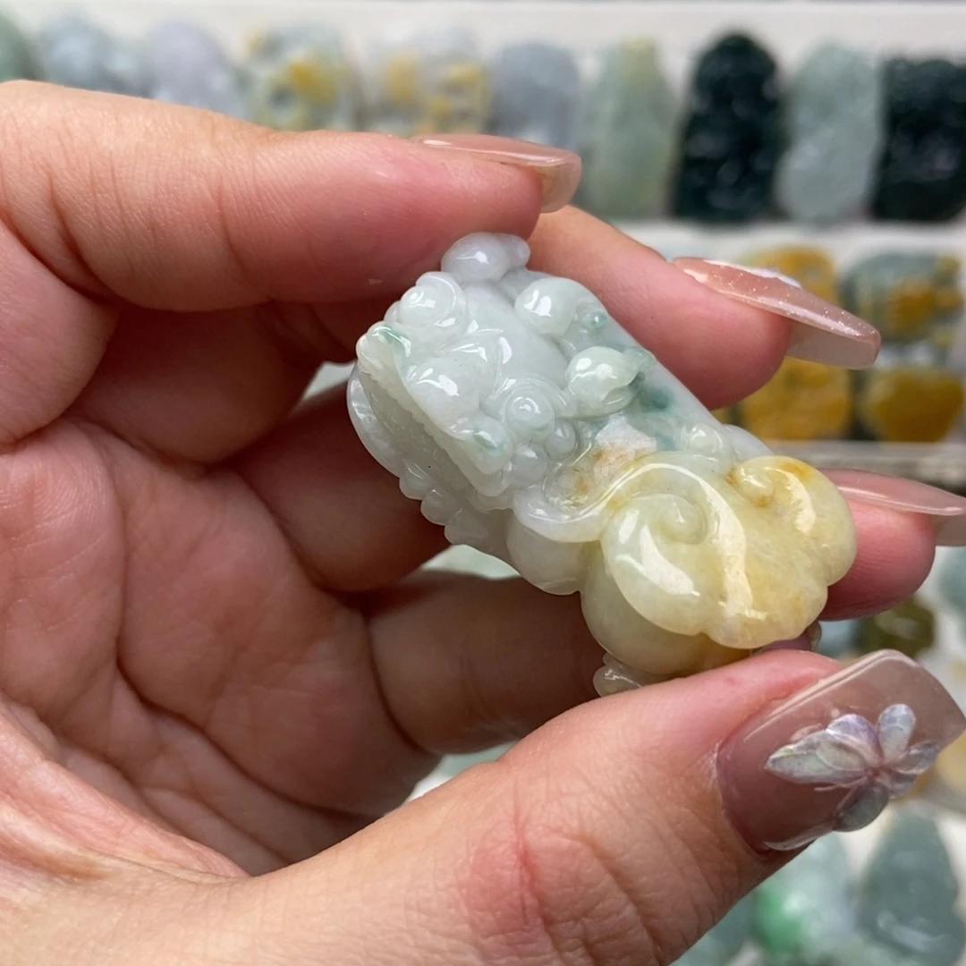 翡翠吊坠(赠链)未镶嵌