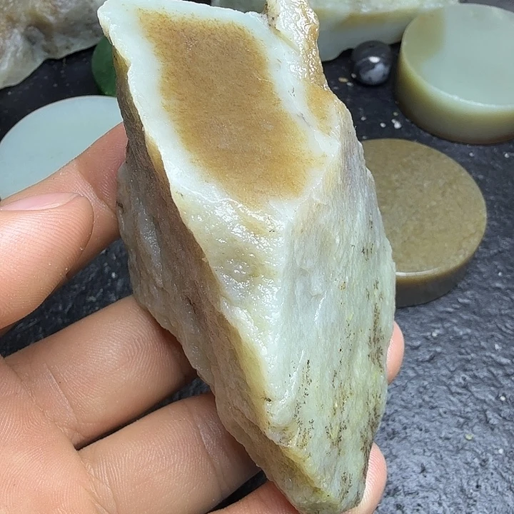 和田玉（糖玉）未镶嵌珠宝奇石