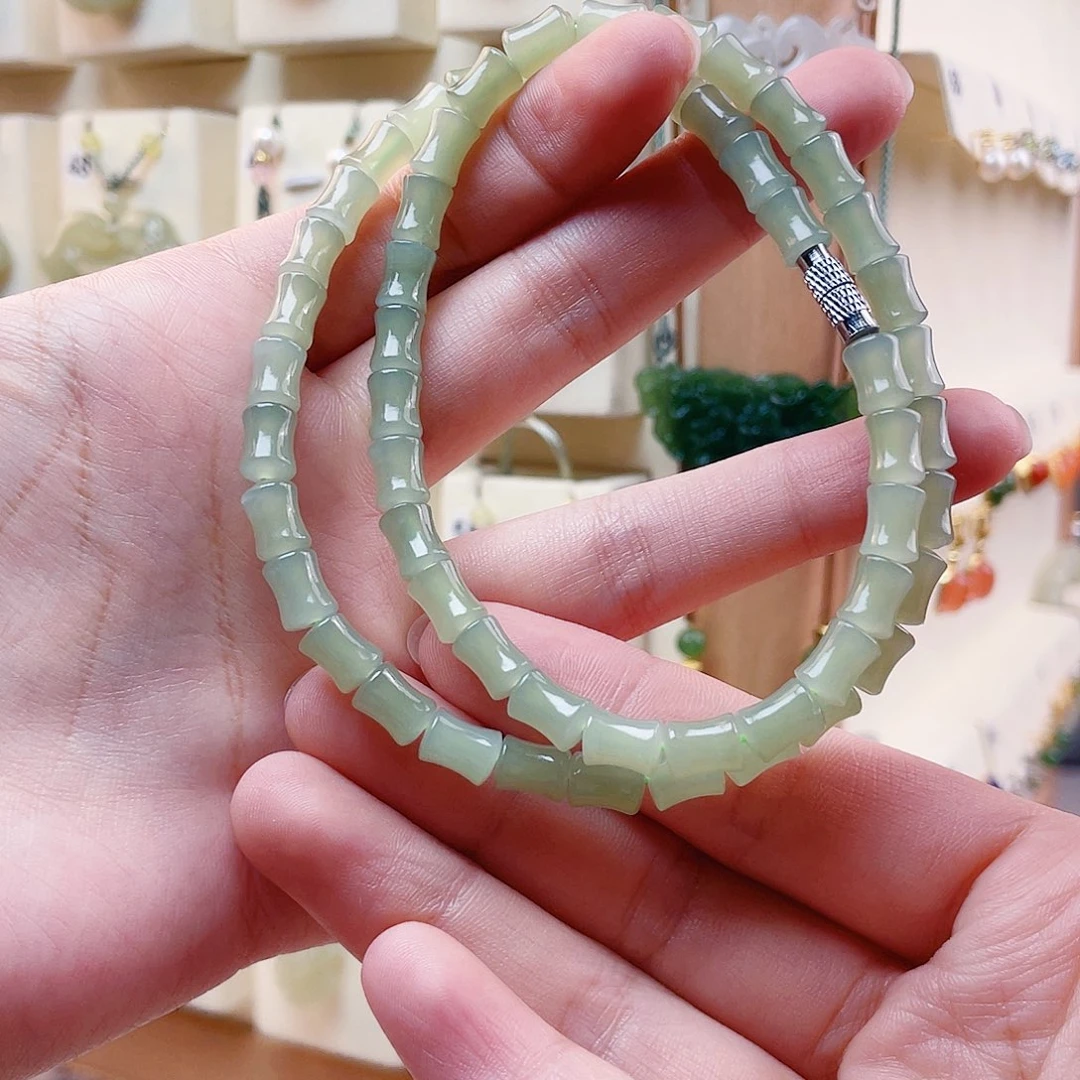 和田玉未镶嵌吊坠(赠链)