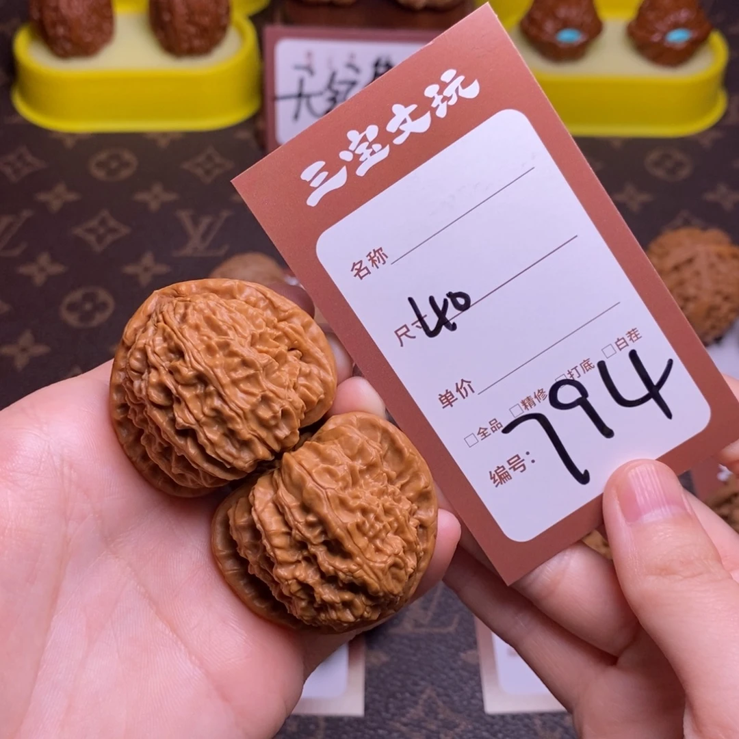 文玩核桃把件40三角白794