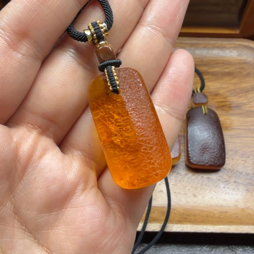 琥珀未镶嵌吊坠(赠链)