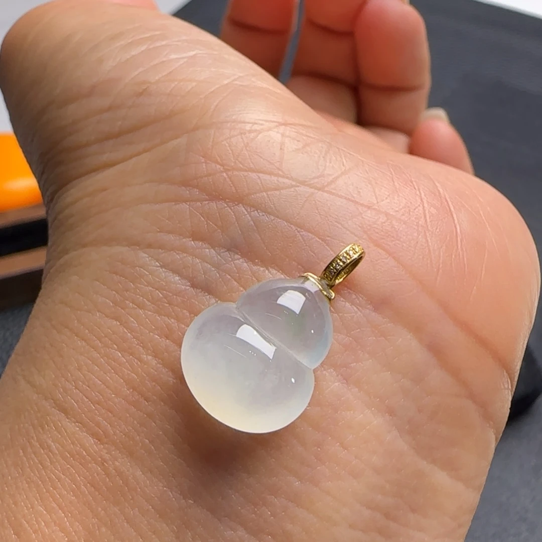 颈饰18K金镶嵌翡翠葫芦