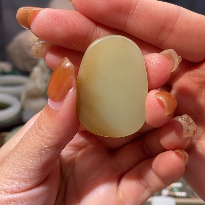 聆****和田玉未镶嵌颈饰