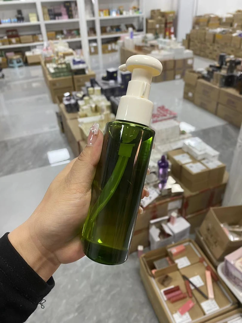 植萃水感洁颜油.