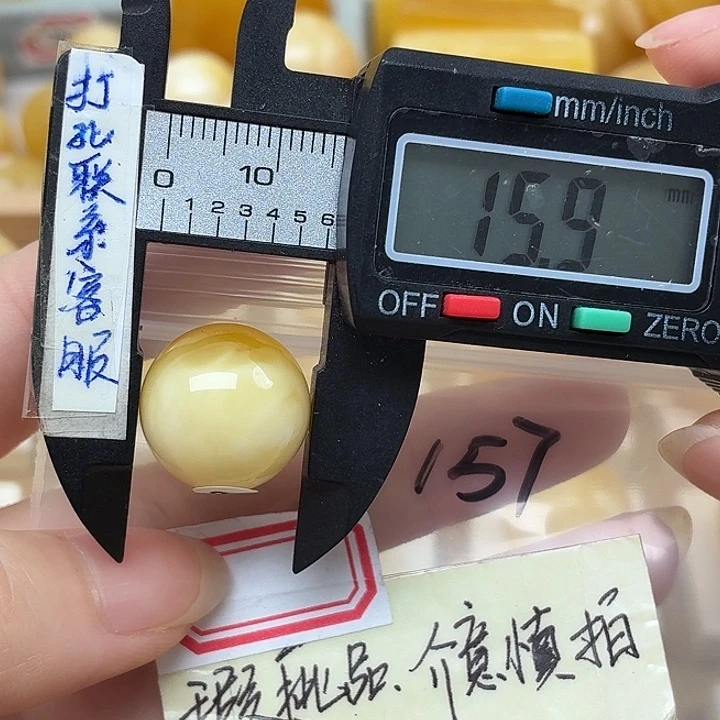 未镶嵌蜜蜡裸石大瑕