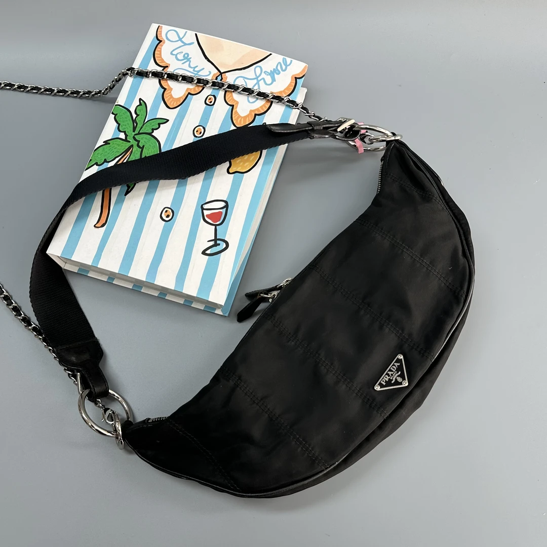 95新 Prada/普拉达 黑银降落伞半月牛角单肩包 底长24123172