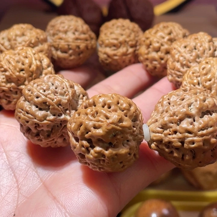 桃核把件七瓣金刚菩提手持