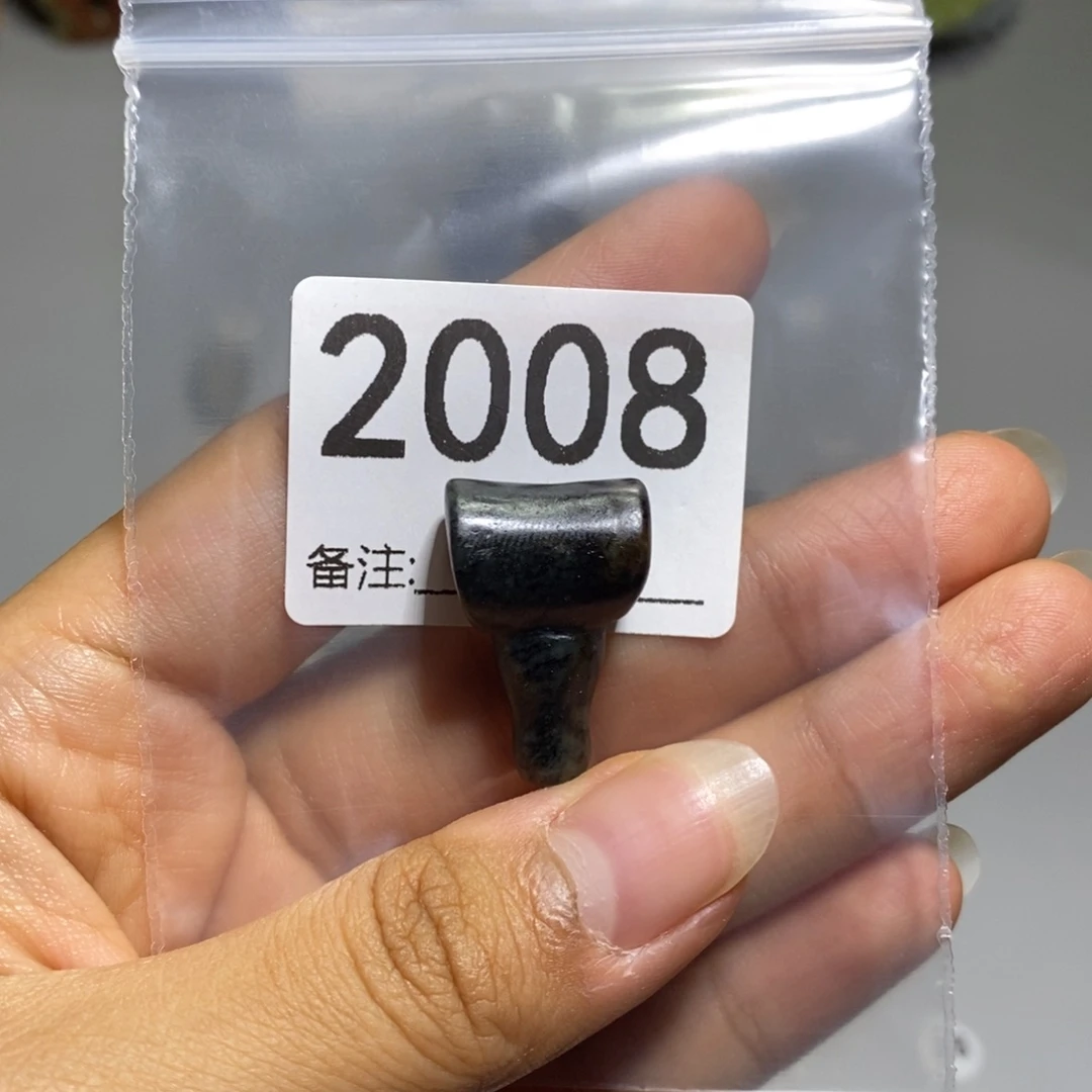 颈饰未镶嵌岫岩河磨玉（透闪石质玉）悠**～