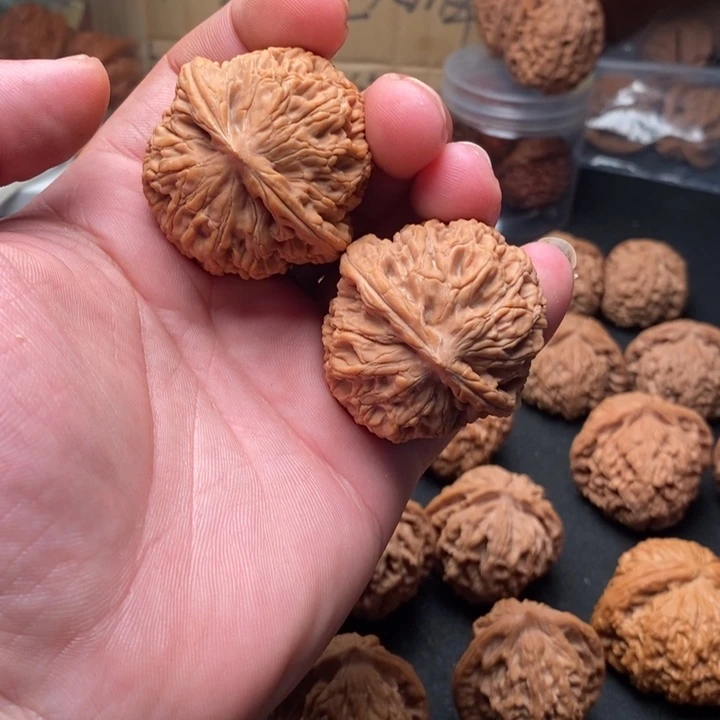 文玩核桃把件42水龙纹