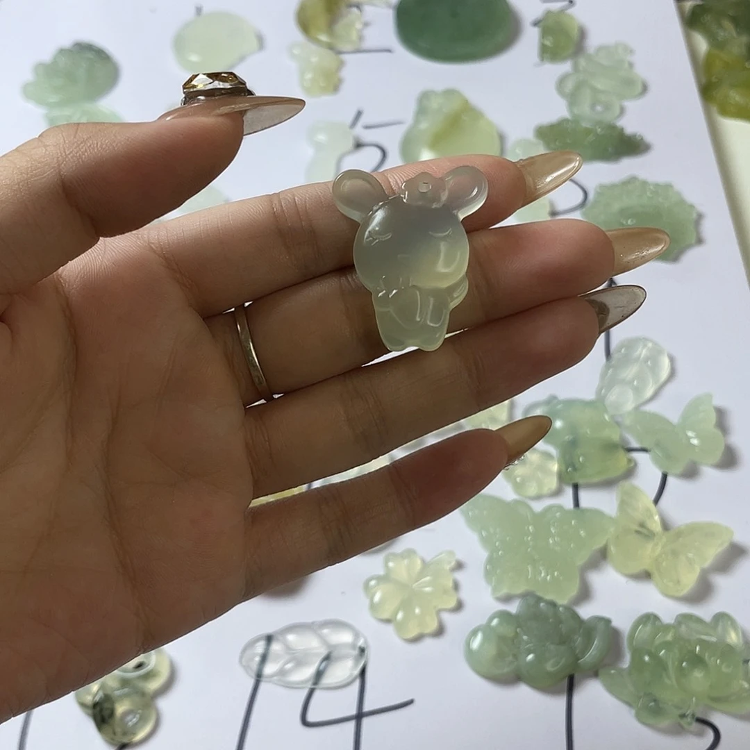 合金蛇纹石玉颈饰柠*