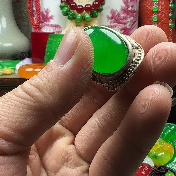 好***6翡翠未镶嵌颈饰新年快乐