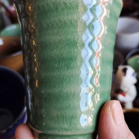 瓷片瓷片，各种摆件，均有瑕疵。沙锅！底部丁点小刻！