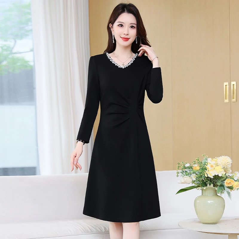 长袖连衣裙秋季2025新款气质高级显瘦修身黑色高贵收腰裙子小个子