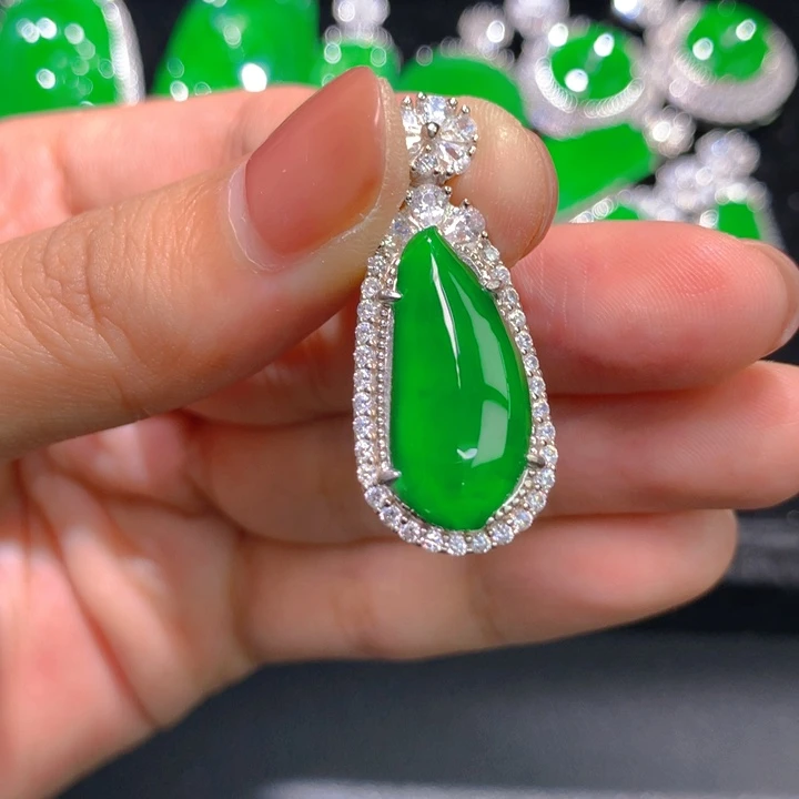 翡翠银S925镶嵌颈饰一个