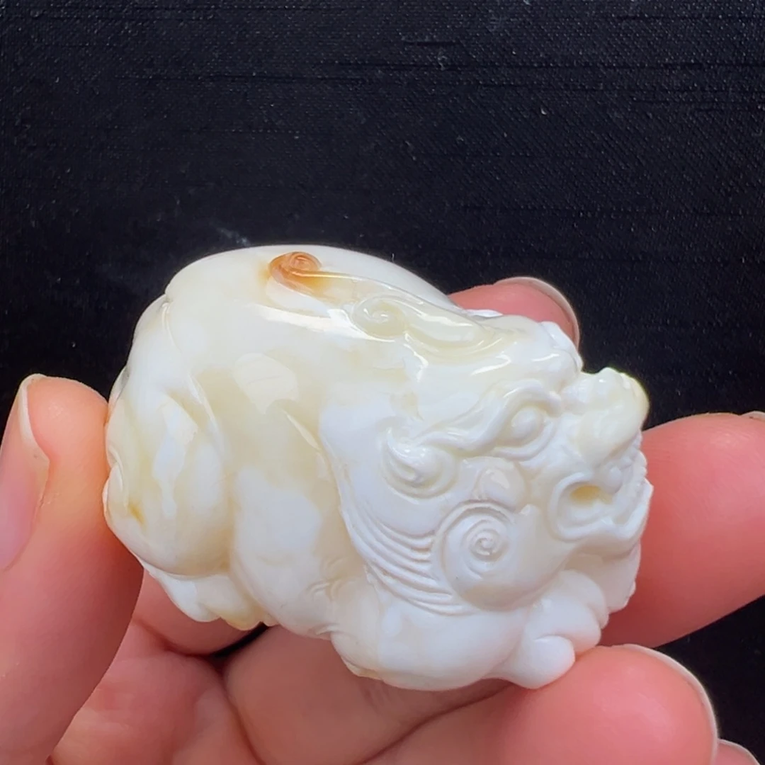 裸石琥珀未镶嵌瓷白浓蜡貔貅