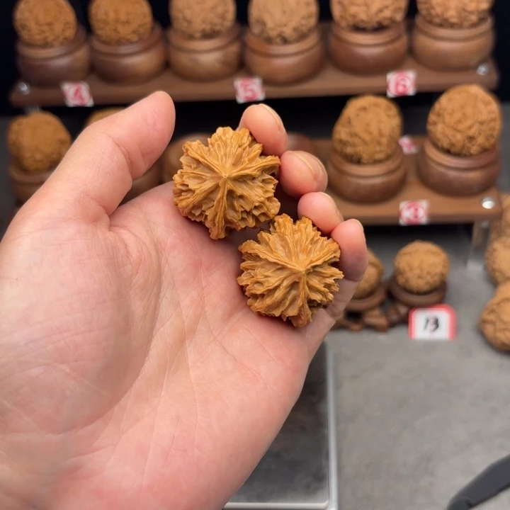 文玩核桃吊坠小困