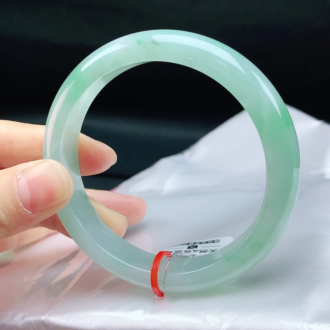 翡翠手镯未镶嵌58圈