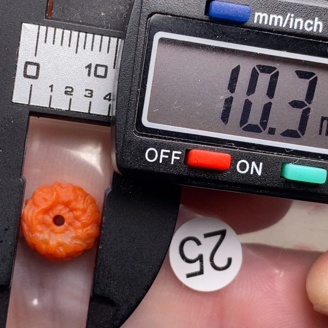 南红玛瑙未镶嵌配饰有瑕疵